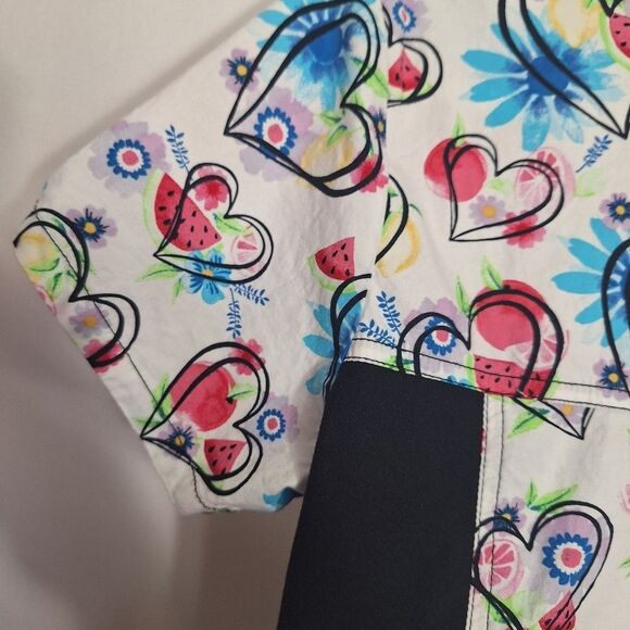 Cherokee Scrub Top Heart Daisy Short Sleeve Stretchy Medical Nurse Work Small - Picture 3 of 7